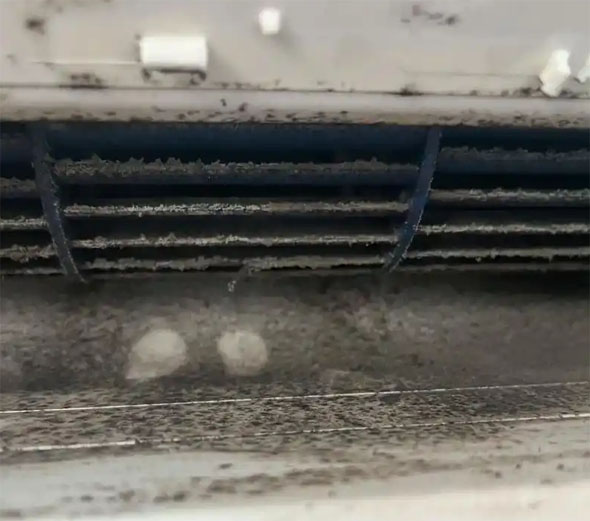 阿图什空调吹的风有股烧焦味是怎么回事